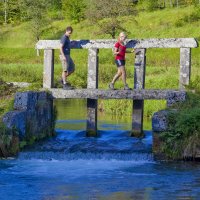 Etappe 10: Wanderer über Wasserschwall Etappe 10: Wanderer über Wasserschwall