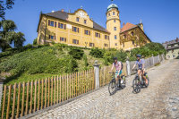 zwei fahrradfahrer unterwegs im Landkreis Tirschenreuth zwei fahrradfahrer unterwegs im Landkreis Tirschenreuth