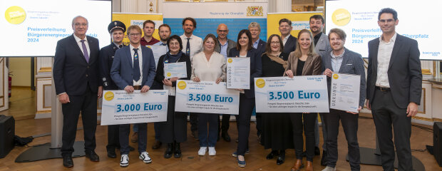 Gruppenbild Preisträger Bürgerenergiepreis 2024 Gruppenbild Preisträger Bürgerenergiepreis 2024