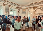 Austausch in historischer Kulisse: Arbeitsrunde im Spiegelsaal des Regierungsgebäudes 