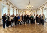 Regierungspräsident Walter Jonas und Regierungsvizepräsidentin Christiane Zürn heißen unsere neuen Kolleginnen und Kollegen offiziell willkommen und wünschen ihnen viel Erfolg und Freude bei ihren neuen Aufgaben