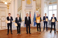 Maurice Strauch, Levi Jobst, Regierungspräsident Axel Bartelt, Jürgen Eberwein, Leopold Fischer, Alexander Graf von Ballestrem (v.li.) Maurice Strauch, Levi Jobst, Regierungspräsident Axel Bartelt, Jürgen Eberwein, Leopold Fischer, Alexander Graf von Ballestrem (v.li.)