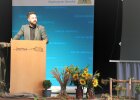 Neustadt an der Waldnaabs 1. Bürgermeister Sebastian Dippold bei seiner Rede auf der Bühne.
