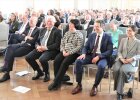 Regierungspräsident Walter Jonas, der scheidende Amtsleiter Josef Feuchtgruber mit Frau Monika und Nachfolger Stefan Neudert mit Lebensgefährtin Julia Scheungruber amüsierten sich.