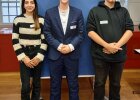 Dominik Streher (Mi.) mit seiner Stellvertreterin Pel Abdulsatar  und seinem Stellvertreter Max Schulz