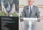 Regierungspräsident Walter Jonas begrüßt die Teilnehmer des 7. Wasserforums an der Regierung der Oberpfalz