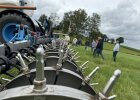 Technik zur Ausbringung von flüssigen Stickstoffdünger mit der sogenannten Cultantechnik. Igelwalze am Ausbringfaß.