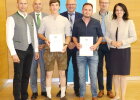Absolventen aus anderen Landkreisen mit (v.l.): Ely Eibisch (BBV), Abgeordneten Jürgen Mistol, Johannes Hebauer (Regierung Oberpfalz), dem Abgeordneten Alexander Flierl (2.v.r.) und der Abgeordneten Martina Enghardt-Kopf (1.v.r.)