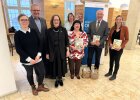 Mitarbeiterinnen und Mitarbeiter der Regierung der Oberpfalz zusammen mit den ausgezeichneten Gewinnern.