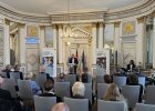 Der Integrationsbeauftragte der Bayerischen Staatsregierung, Karl Straub, bei seinem Grußwort.