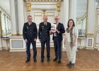 Regierungspräsident Walter Jonas (2.v.re.), Polizeipräsident Thomas Schöniger (2.v.li.), Regierungsvizepräsidentin Christiane Zürn und Polizeioberrat Sven Buhl 
