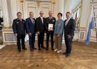 Regierungspräsident Walter Jonas mit Ehrenkommandant Franz Bauernfeind (Landkreis Tirschenreuth) und Ehrengästen.